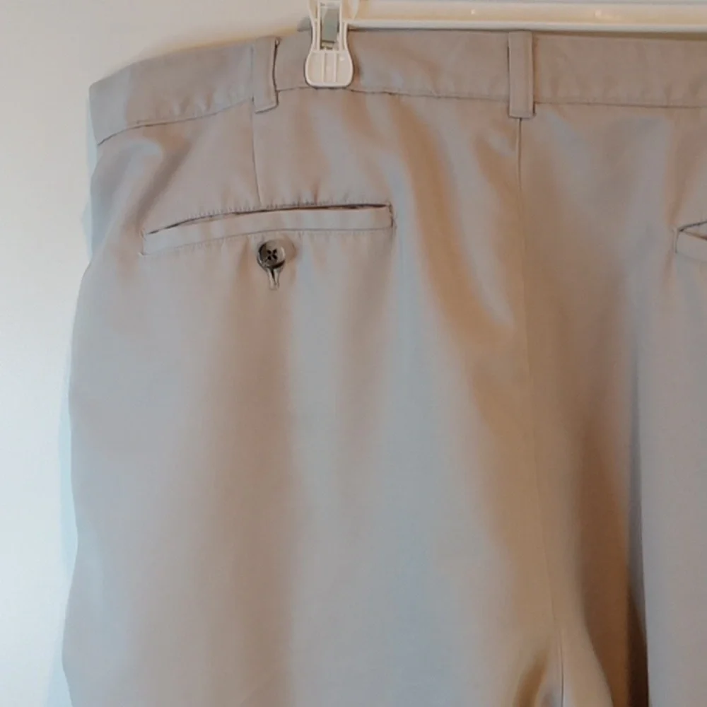 PGA Tour Golf Shorts Boat Casual Khaki Shorts Men's Sz 40 Side Pockets EUC NICE!